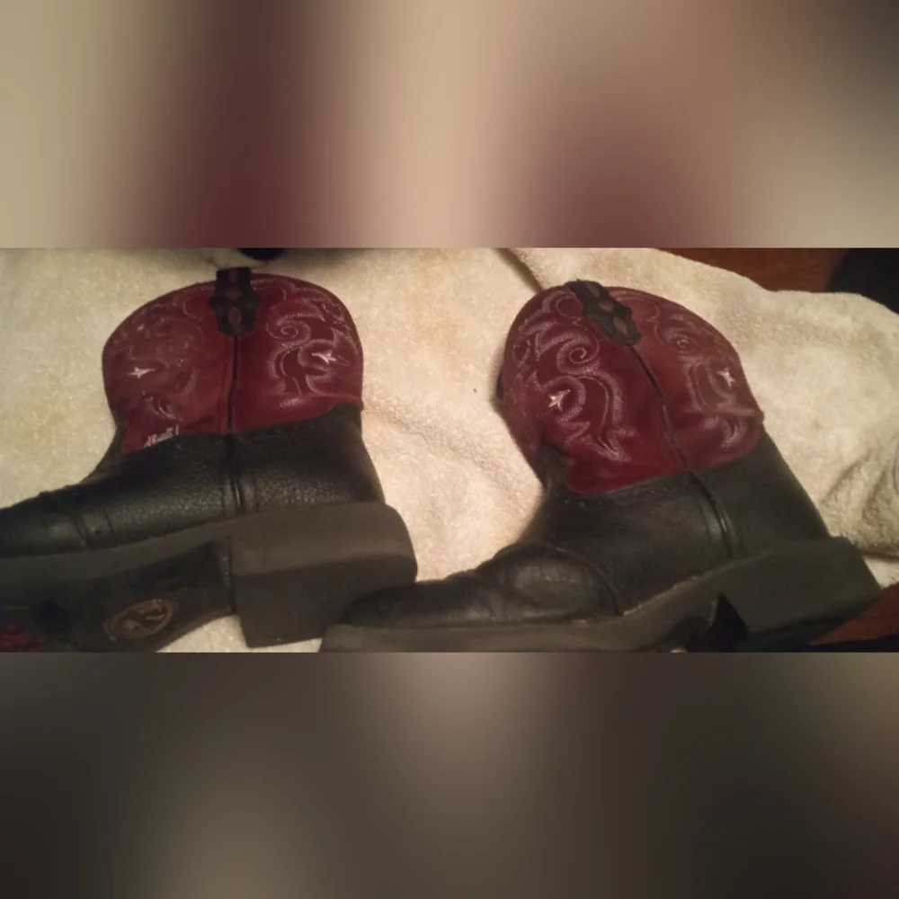 Like New Justin Gypsy Black and Maroon Western Boots - Picture 1 of 4